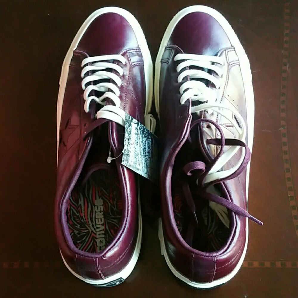 Converse All Star Leather SZ 11.5 Mens/13.5 Women